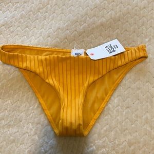 Billabong medium coverage bikini bottoms - size medium new with tags!!